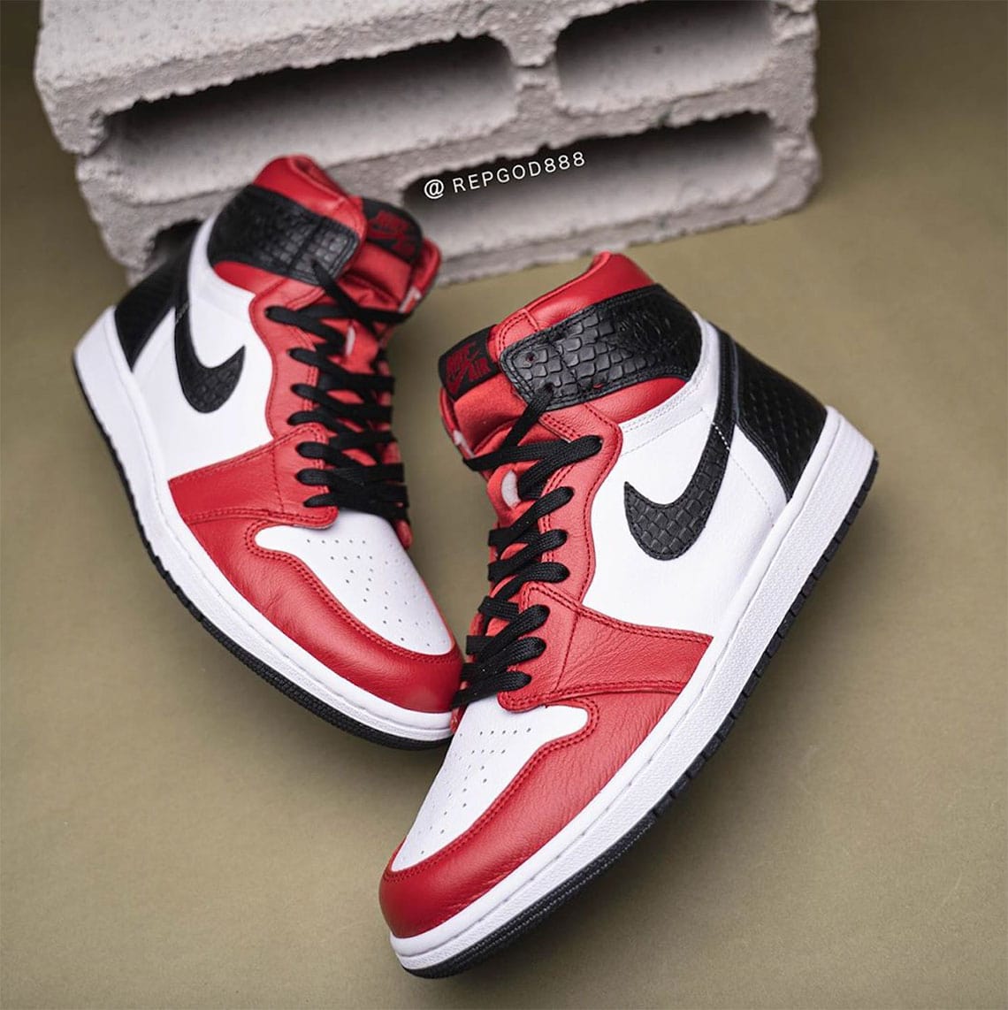 Nike Air Jordan 1 High OG “Satin Snake”