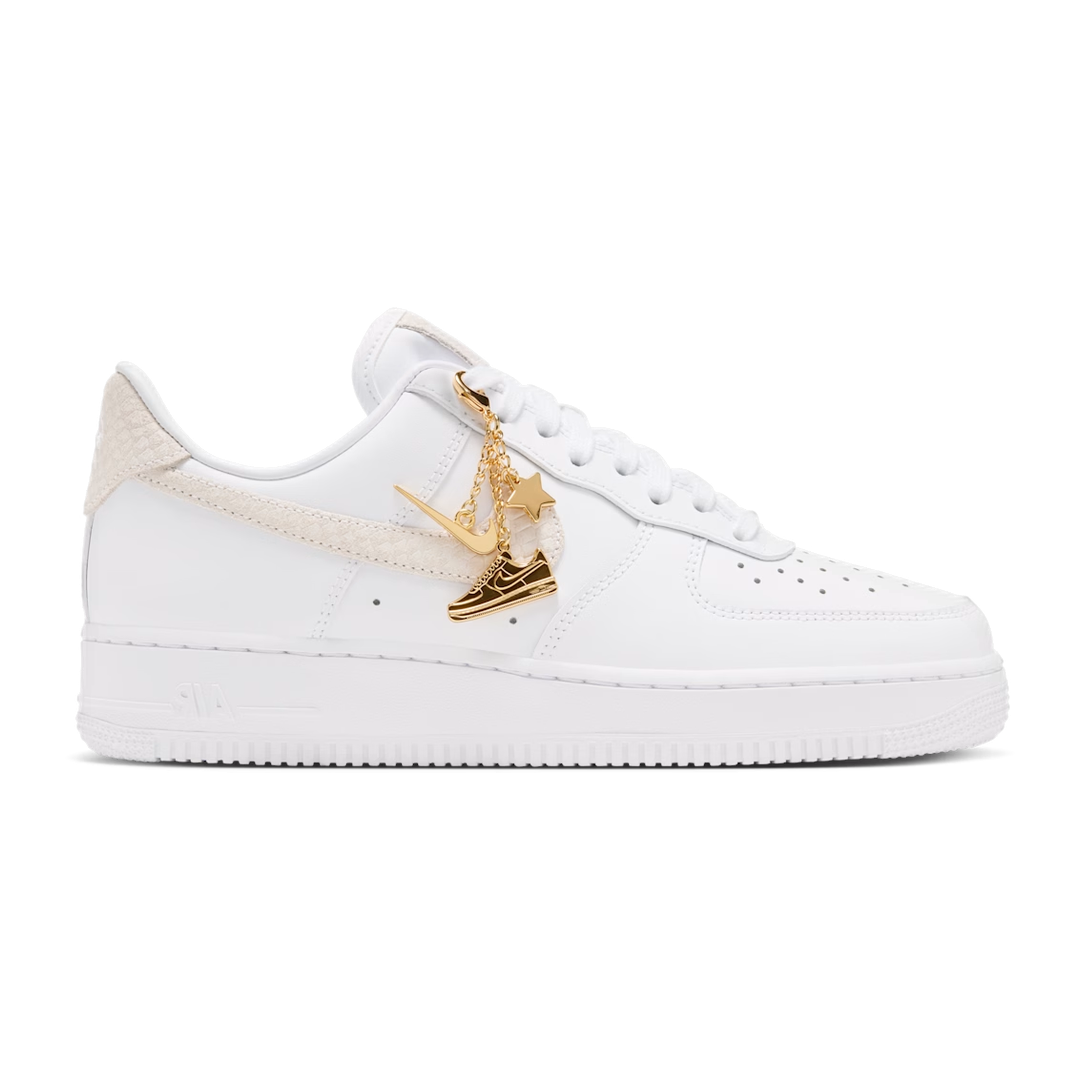 Nike Air Force 1 ’07 ‘Metallic Gold’ – Swoosh Chain IZ8908-100